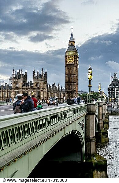 View of Westminster Bridge  Palace of Westminster  Houses of Parliament  Big Ben  at dusk  City of Westminster  London  England  United Kingdom  Europe