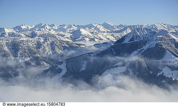 View over Brixental  mountain panorama in winter  cloud cover in the valley  SkiWelt Wilder Kaiser Brixental ski area  Brixen im Thale  Tyrol  Austria  Europe