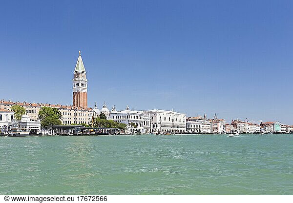 View to the Doge's Palace  Palazzo Ducale and Campanile  Venice  Italy