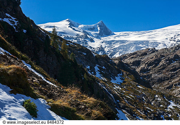 View towards Gro_venediger Mountain from the Gletscherweg Innergschlˆ_ glacial trail  Hohe Tauern National Park  Matrei in Osttirol  Tyrol  Austria