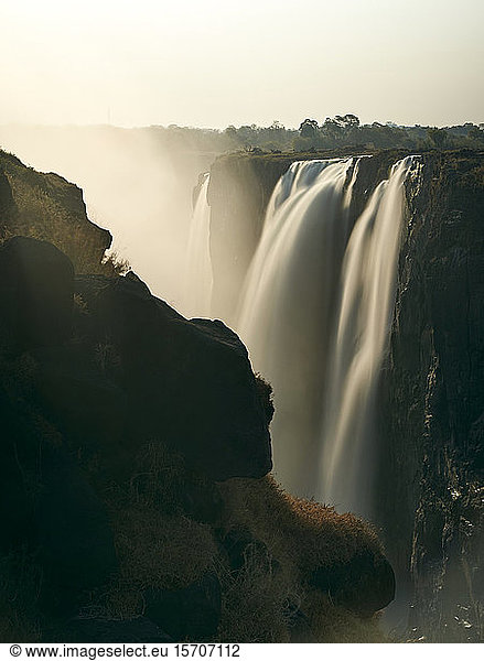 Viktoriafälle bei Sonnenuntergang  Simbabwe