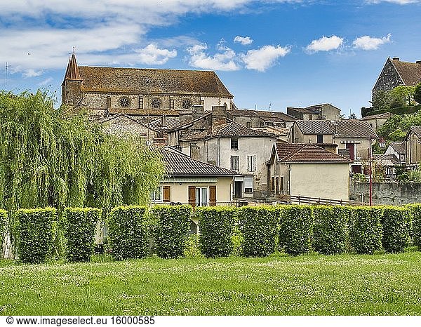 Village of Lauzun with Eglise Saint Etienne  Lot-et-Garonne Department  Nouvelle Aquitaine  France.