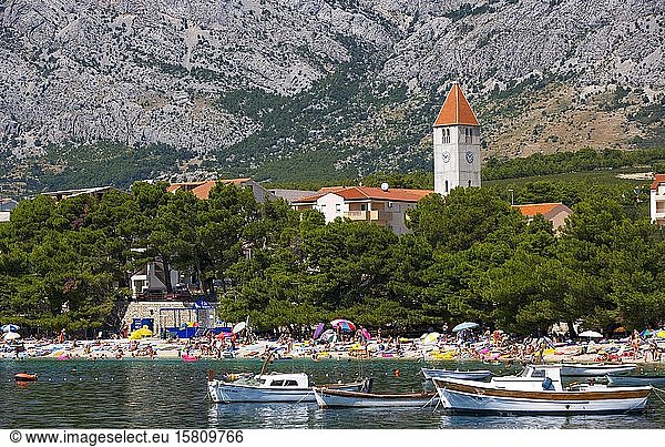 Village view with bathing beach  Promajna  Makarska Riviera  Dalmatia  Croatian Adriatic coast  Croatia  Europe