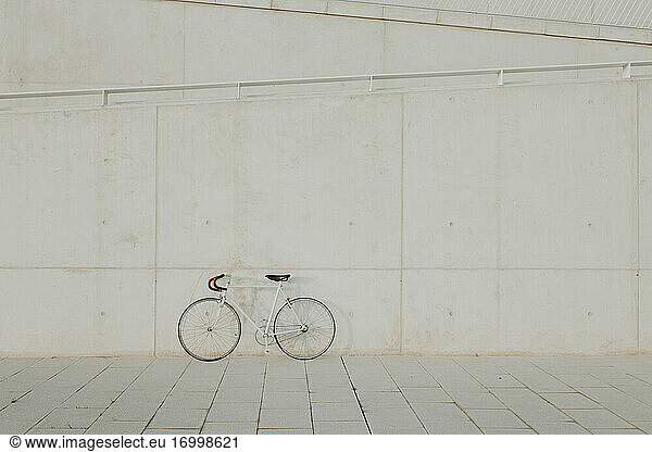 Vintage bicycle leaning on concrete wall