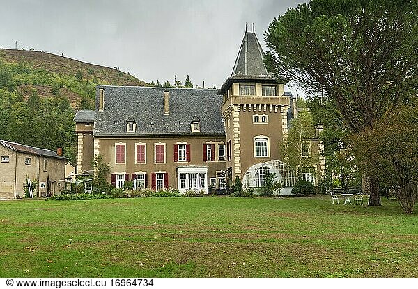 Viviez Midi Pyrenees Aveyron Frankreich am 25. September 2020: Das Chateau de Viviez ist ein Hotel in Aveyron Frankreich.