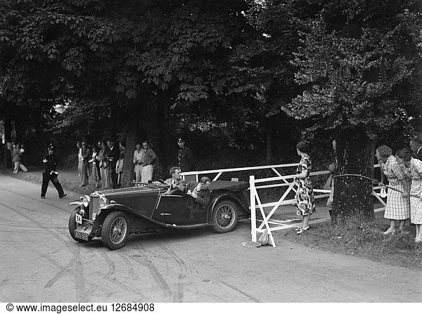 VM Roberts MG Magnette NA  Gewinner eines Bronzepreises bei der MCC Torquay Rallye  Juli 1937. Künstler: Bill Brunell.