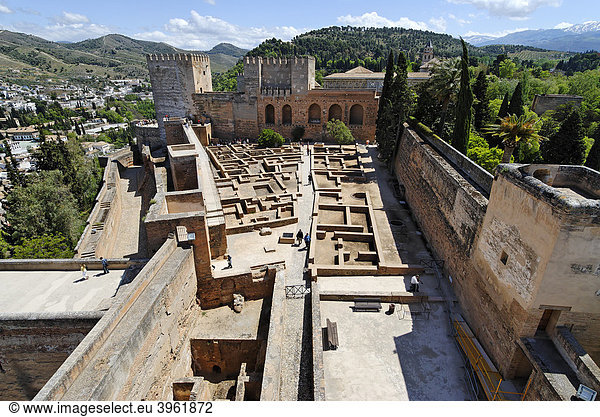Vom Torre de la Vela auf die Alcazaba  Alhambra  Granada  Andalusien  Spanien  Europa