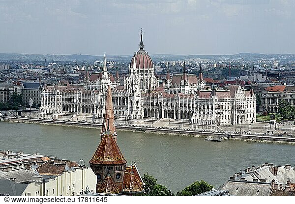 Von Fischerbastei  Parlament  Buda  Budapest  Ungarn  Europa