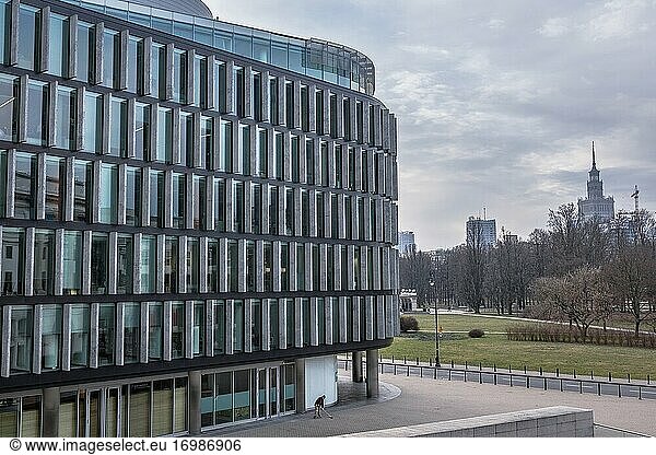 Von Sir Norman Foster entworfenes Bürogebäude am Pilsudski-Platz in Warschau  Polen.