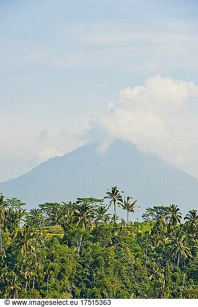 Vulkan auf der exotischen Insel Bali  Indonesien  Südostasien  Asien  Asien  Hintergrund mit Kopierraum