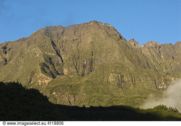 Vulkan Piton des Neiges  Vulkankessel Cirque de Salazie  Insel La Reunion  Frankreich  Afrika