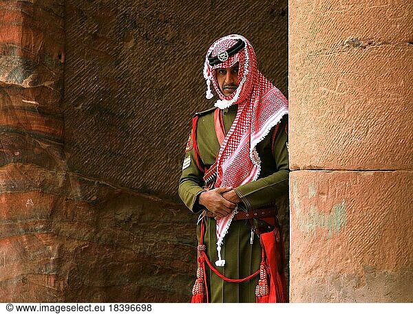 Wächter  verlassene Felsenstadt Petra  al-Batra  Hauptstadt des Reiches der Nabatäer  Jordanien  Asien