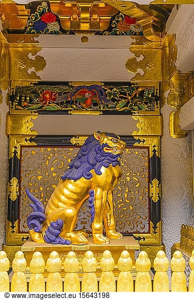 Wächterstatue am goldverzierten Yomeimon-Tor  T?sh?-g? Schrein  Schreine und Tempel von Nikko  Nikko  Japan  Asien