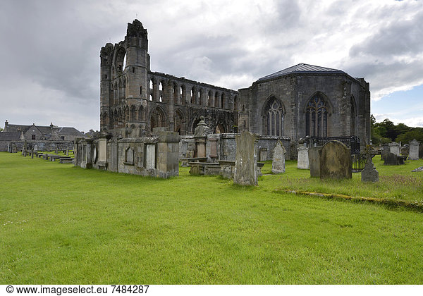 Während der Reformation zerst÷rte ehemals gr÷ßte Kathedrale Schottlands  Elgin  Gälisch: Eilginn Muireibh  Moray  Schottland  Großbritannien  Europa