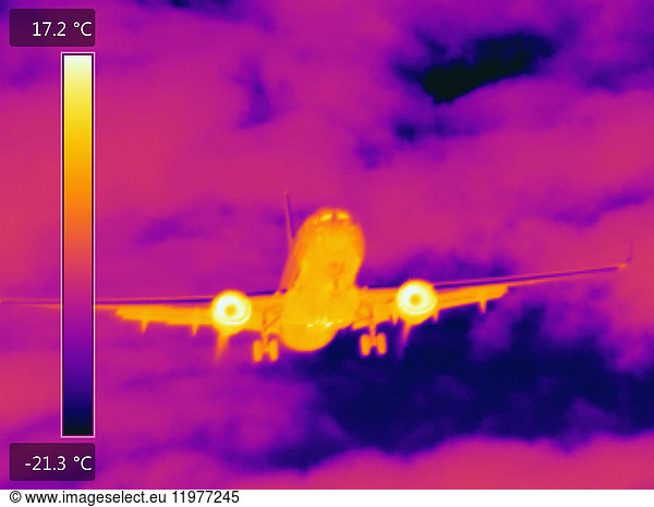 Wärmebild eines Flugzeuges im Flug