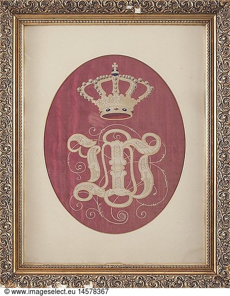 WÃœRTTEMBERG  Zwei StandartenblÃ¤tter  fÃ¼r Vorder- und RÃ¼ckseite der Kavalleriestandarten Muster 1851. Farbig gewebtes Wappen bzw. gekrÃ¶nte Chiffre 'W' auf amarantrotem Damastgrund (etwas ausgeblichen)  ca. 44 x 65 cm. Unter ovalem Passepartout  in Goldstuckrahmen 63 x 79 cm. Es handelt sich hierbei mÃ¶glicherweise um ProbestÃ¼cke der im FrÃ¼hjahr 1851 durch die Damast- und Bildweberei Weigle in Hoheneck bei Ludwigsburg hergestellten (gewebten!) StandartenblÃ¤tter (vgl. H. Hahn  Feldzeichen des KÃ¶niglich WÃ¼rttembergischen Heeres  1985  S.81  ff.) Sehr interessante Objekte zur WÃ¼rttembergischen MilitÃ¤rgeschichte