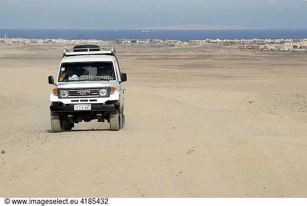 Wüste nahe Hurghada am Roten Meer. Wüstensafari mit Geländewagen  Hurghada  Ägypten