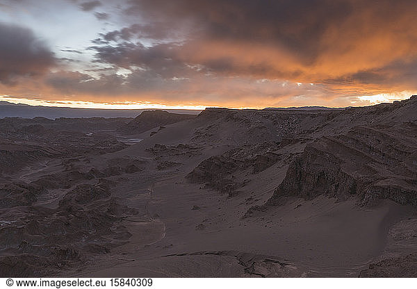 Wüste San Pedro de Atacama y Valle de Luna bei Sonnenuntergang