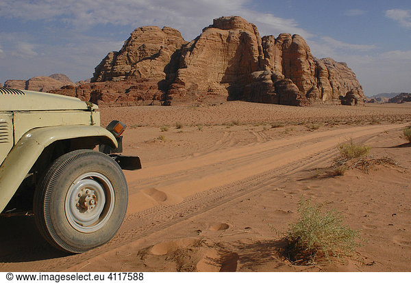 Wüstenlandschaft  Wadi Rum  Jordanien