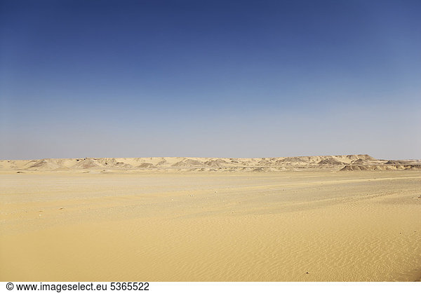 Wüstenlandschaft zwischen der Oase Kharga und Luxor  Libysche Wüste  Ägypten  Afrika