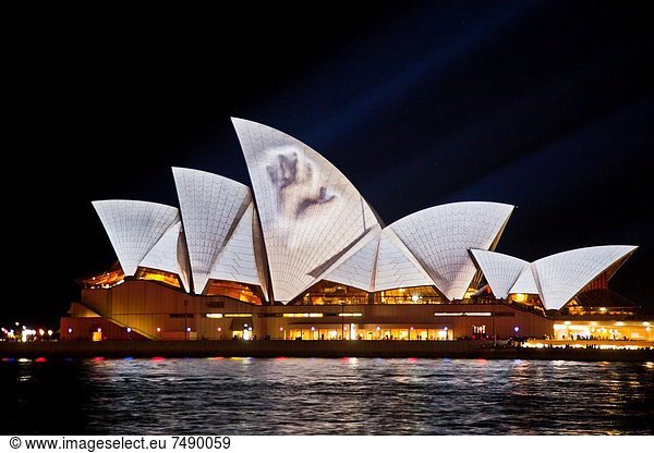 Waage - Messgerät Städtisches Motiv Städtische Motive Straßenszene Straßenszene beleuchtet schieben innerhalb groß großes großer große großen Segeln deutsch Projektion sichtschutz Sydney Opera House
