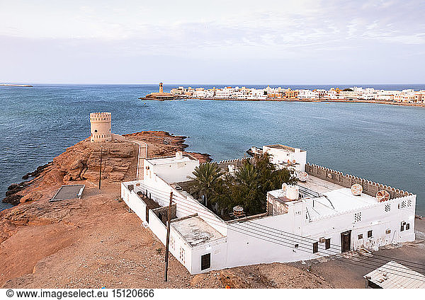 Wachturm und Villa  Sur  Oman