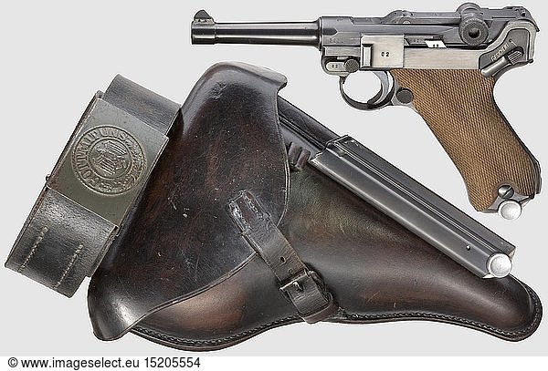 Waffen  Schusswaffen  Pistolen  Parabellum-Pistole Luger 08  Kaliber 9 mm parabellum  mit Pistolentasche  Magazin und Koppel  ausgegeben an das Heer  Deutschland  1935 - 1945