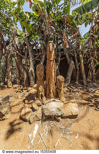 Wagas  aus Holz geschnitzte Gedenkstatuen; Karat-Konso  Äthiopien