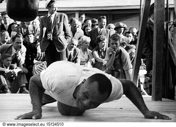 Walcott  Jersey Joe  31.01.1914 - 25.2.1994  US Boxer  beim Schautraining  Universal Sport Exhibition  Stockholm  1949