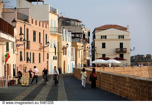 Wand  Großstadt  vorwärts  Alghero  Italien  Sardinien