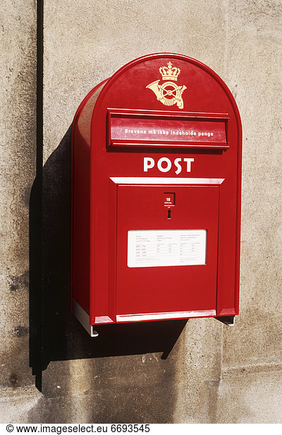 Wand  rot  Briefkasten