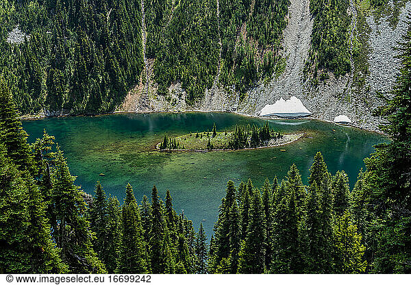 Wanderszenen in der wunderschönen Wildnis der North Cascades.