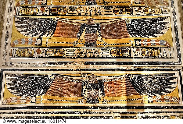 Wandgemälde mit Geiern  Decke  Grabmal von Ramses V & VI  KV9  Tal der Könige  UNESCO-Weltkulturerbe  Luxor  Ägypten