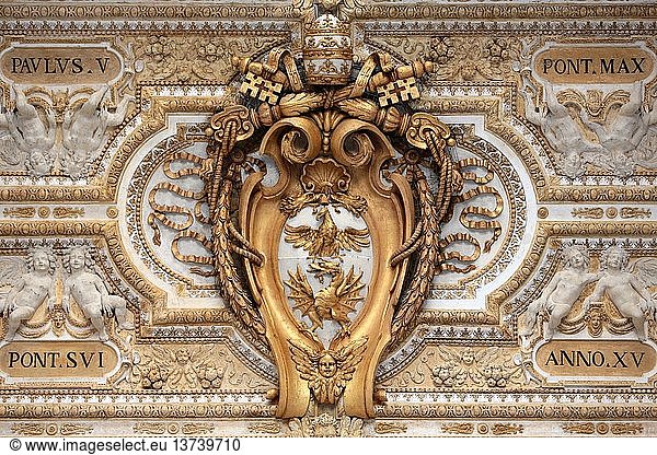 Wappen Adler und Drache  St. Petersdom.