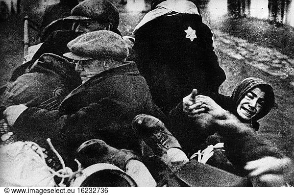Warsaw Ghetto / Transporting Jews