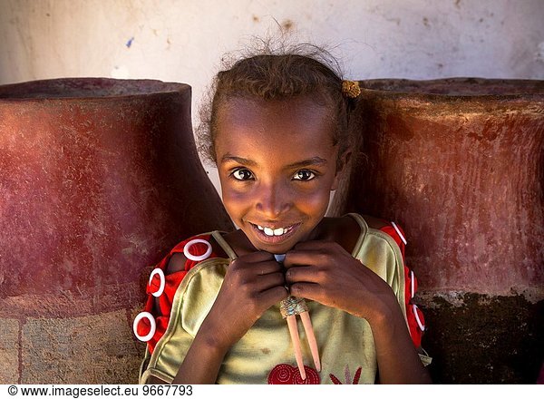 Wasser lächeln frontal Glas Mädchen Sudan