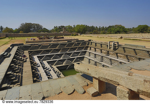 Wasser  Reise  Architektur  Ruine  Monarchie  Palast  Schloß  Schlösser  Kultur  Schwimmbad  Tourismus  Hampi  UNESCO-Welterbe  Asien  Gehege  Indien  Karnataka  Vijayanagar