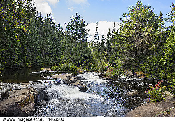 Wasserfälle im Algonquin Provincial Park  Ontario  Kanada  Nordamerika