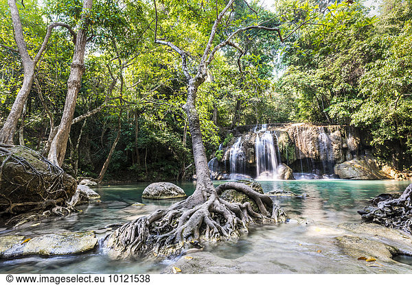 Wasserfall im Erawan-Nationalpark Provinz Kanchanaburi Thailand Asien