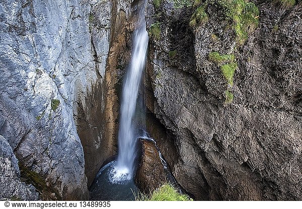 Wasserfall im HÃ¶lltobel  bei Gerstruben  Dietersbachtal  Oberstdorf  OberallgÃ¤u  AllgÃ¤u  Bayern  Deutschland  Europa
