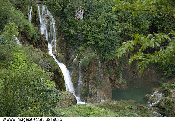 Wasserfall im Nationalpark Plitwitzer Seen  UNESCO-Weltkulturerbe  Kroatien  Europa