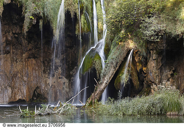 Wasserfall  Nationalpark Plitwitzer Seen  Plitvicer Seen  Plitvicka Jezera  Lika-Senj  Kroatien  Europa
