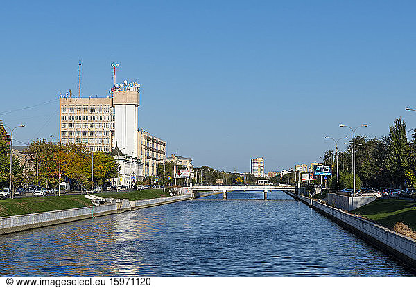 Wasserkanal in Astrachan  Oblast Astrachan  Russland  Eurasien