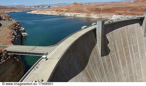 Wasserkraft- und Flussregulierungsdamm mit Reservoir  Glen Canyon Dam  Lake Powell  Colorado River  Arizona  USA  Mai  Nordamerika