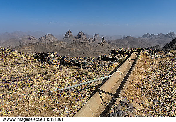 Wassersystem auf dem Gipfel des Assekrem  Tamanrasset  Hoggar-Gebirge  Algerien  Nordafrika  Afrika