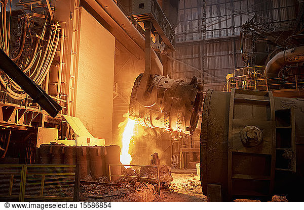 Waste steel pouring away from flask in steelworks