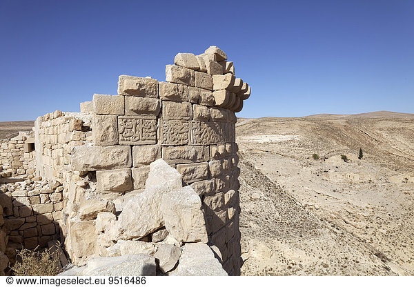 Wehrturm mit arabischer Inschrift Kreuzritterburg Montreal auch Mons Regalis oder Castrum Saboach oder Festung Burg Shobak Shubak Shawbak Shoubak Höhenburg erbaut 1115 von Balduin I von Jerusalem Idumäa Jordanien Asien