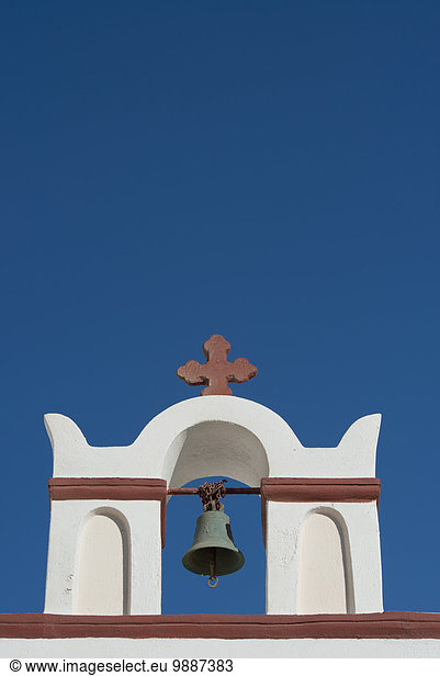 weiß bunt Kirche streichen streicht streichend anstreichen anstreichend rot Santorin Glocke Kykladen Griechenland Griechische Inseln Oia Ia