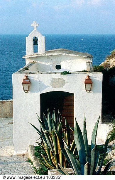 Weiße Kapelle am Citadel Eingang. Bonifacio  Insel Korsika. Frankreich