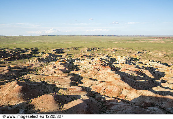 Weiße Stupa  Sedimentgesteinsformationen  Ulziit  Provinz Mittelgobi  Mongolei  Zentralasien  Asien